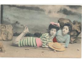 2 C. (unauffälliger Riss) auf japanischer Ansichtskarte mit Gitterstempel Tsingtau c 24.7.14 "via Sibirien" nach Ludwigshafen