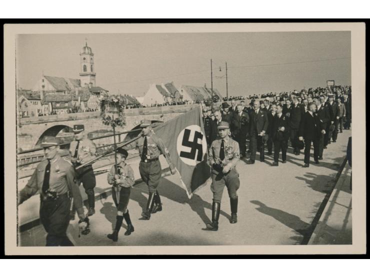 Regensburg,  Foto-Ansichtskarte (Privataufnahme) mit Bleistiftbeschriftung  "Erntedankfest in Regensburg 1.10.1933",  ungelau