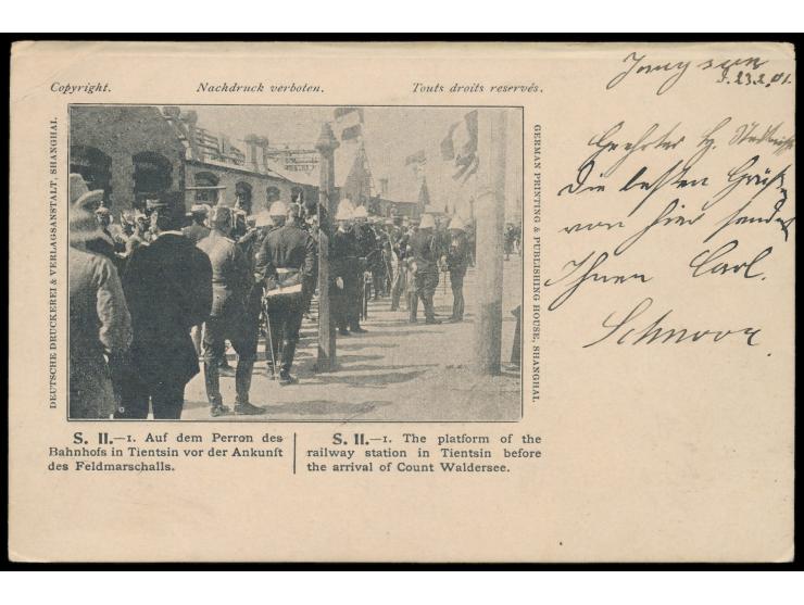 Stempel  K. D. Feld-Poststation No. 3  26.2.(01)  in Yangtsun  auf Ansichtskarte "Auf dem Perron des Bahnhofs in Tientsin vor