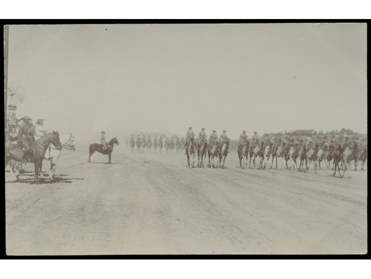 Foto-Ansichtskarte Kamel-Reiter-Kompanie in Windhuk (Parade), Privataufnahme, ungelaufen, ca. 1914
Stichwörter: Ansichtskarte