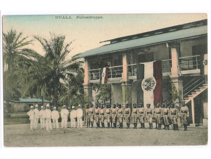 kolorierte Ansichtskarte  Duala - Polizeitruppe,  Verlag W. Grün, Hambg.-Ohlsdorf, ungebraucht, ca. 1912
Stichwort: Polizei /