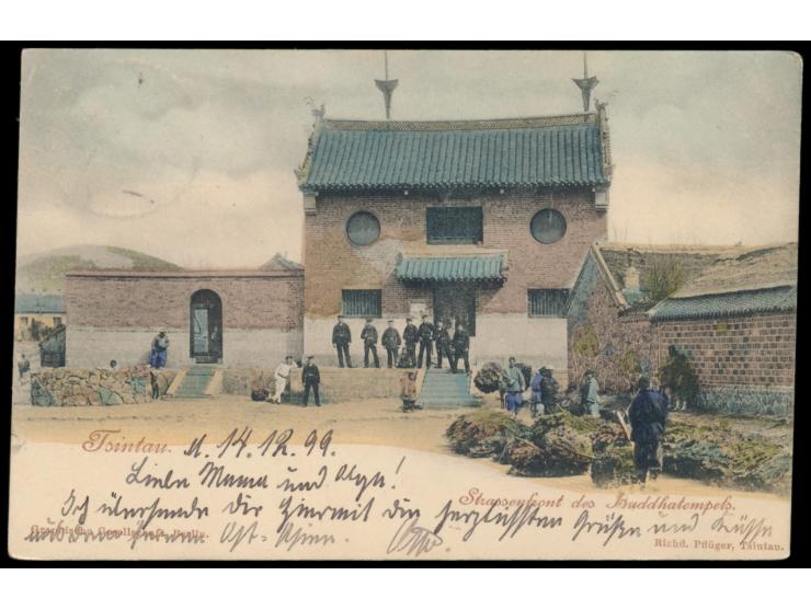 kolorierte Ansichtskarte  Tsintau - Strassenfront des Buddhatempels  (mit Soldatengruppe), Verlag Richd. Pflüger, Tsintau, Fr
