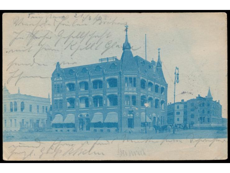 Ansichtskarte  Tsingtau - Firmengebäude mit Rot Kreuz-Apotheke  und Firma Kabisch &amp; Co., Privataufnahme, winzige Schürfst