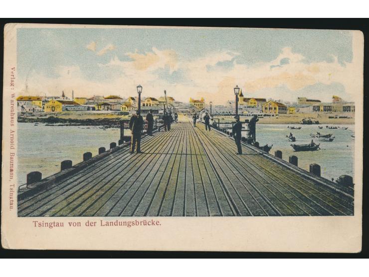 kolorierte Ansichtskarte  Tsingtau von der Landungsbrücke,  Verlag Warenhaus Arnold Baumann, Tsingtau, Frankatur 2 C., Stempe