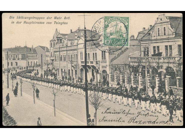2 C. bildseitig auf Ansichtskarte  "Die Ablösung der Matr. Artl. in der Hauptstrasse von Tsingtau" , Verlag Warenahaus Arnold