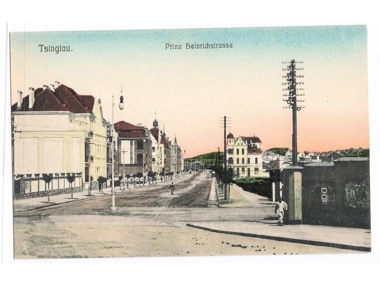 kolorierte Ansichtskarte  Tsingtau - Prinz Heinrichstrasse,  Verlag Robert Claus, Dresden, ungebraucht, ca. 1910
Stichwort: A
