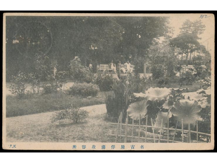 Nagoya, &nbsp;japanische Ansichtskarte mit Lager-Innenansicht: Garten mit Kriegsgefangenen auf einer Bang, Lagerstempel und L