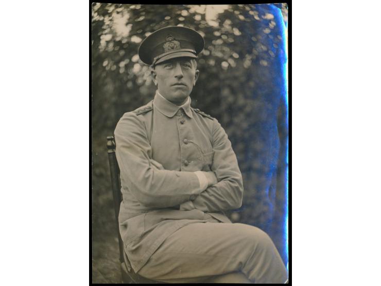 Fotografie (15,2 x 10,6 cm) mit rückseitiger Beschriftung  "Graf F. von Luckner, Motuihi Island, Novbr. 1918"  und Stempel de