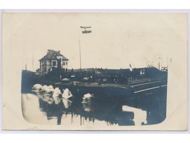 Foto-Ansichtskarte mit Beschriftung "Zur Erinnerung an den  Stapellauf S.M.S. Donaumonitor Inn  in Budapest am 25.2.1915", im