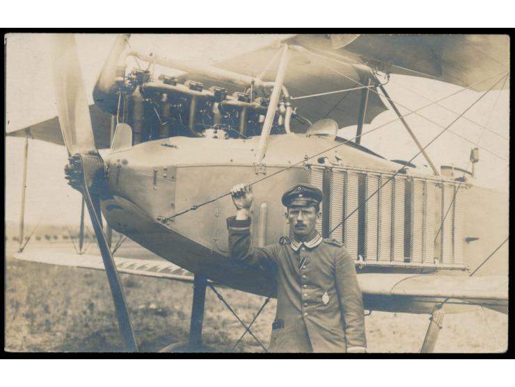Foto-Ansichtskarte zweisitziges Aufklärungsflugzeug  Albatros C.I  mit seinem Piloten M. König, Stempel Feldpoststation Nr. 4