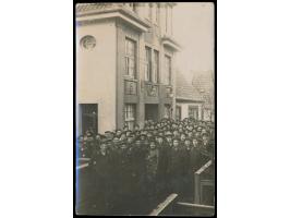 Helgoland,  Fotoansichtskarte einer Matrosengruppe vor dem  Lichtspieltheater,  Briefstempel Kaiserliche Marine 5. Kompagnie 