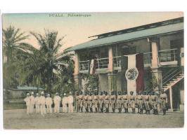 kolorierte Ansichtskarte  Duala - Polizeitruppe,  Verlag W. Grün, Hambg.-Ohlsdorf, ungebraucht, ca. 1912
Stichwort: Polizei /