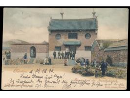 kolorierte Ansichtskarte  Tsintau - Strassenfront des Buddhatempels  (mit Soldatengruppe), Verlag Richd. Pflüger, Tsintau, Fr