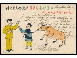 mehrfarbige Ansichtskarte &quot; Gruss aus Kiautschau&quot; &nbsp;mit Abb. eines Chinesen und einem deutschen Lehrmeister, Fr