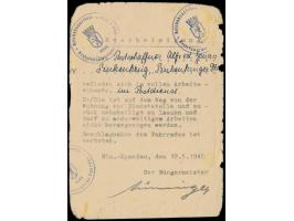 Bescheinigung der Bezirksverwaltung  Berlin-Spandau  für einen Postschaffner mit Datum  12.5.1945,  Text: "... befindet sich 