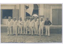 1913, Foto (auf Karton) von  Matrosen des Landungsdetachement von S.M.S. Breslau in Skutari,  Postkartenformat (ohne Anschrif